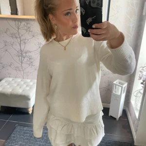 Vit stickad & other stories tröja - Så snygg & other stories tröja!! Sparsamt använd och så mysig💞💞