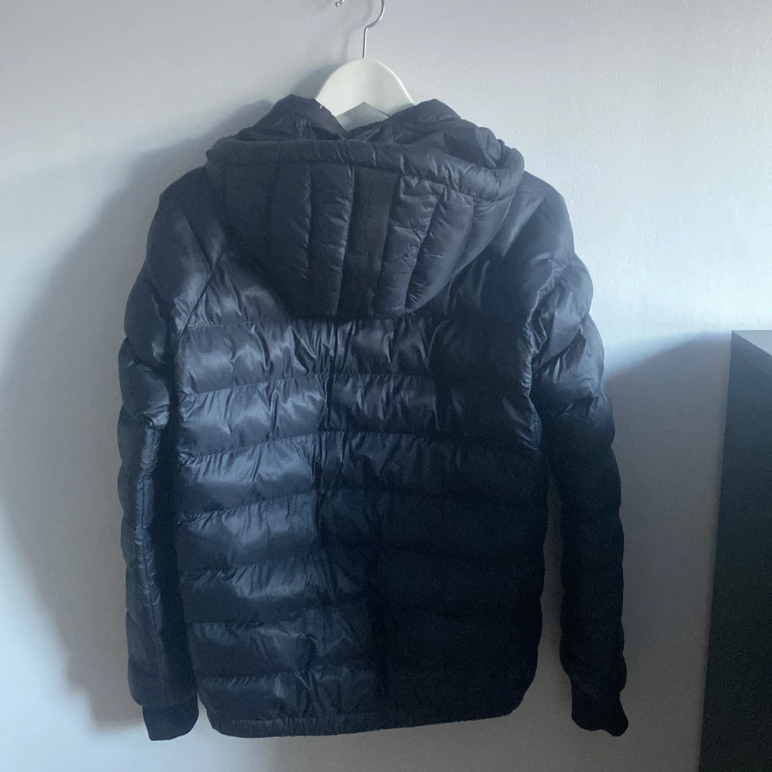 Svart dunjacka från Peak Performance - 90