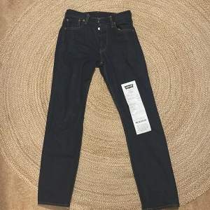 Levis 501 - Helt nya Levis 501 som inte använts alls pga för liten storlek.