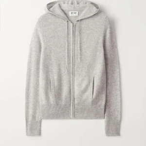 Grå hoodie från Soft Goat - Säljer en Zip hoodie från soft goat i Kashmir