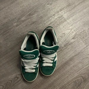 Adidas campus  - Använd ett fåtal gånger säljer då dom inte används längre 
