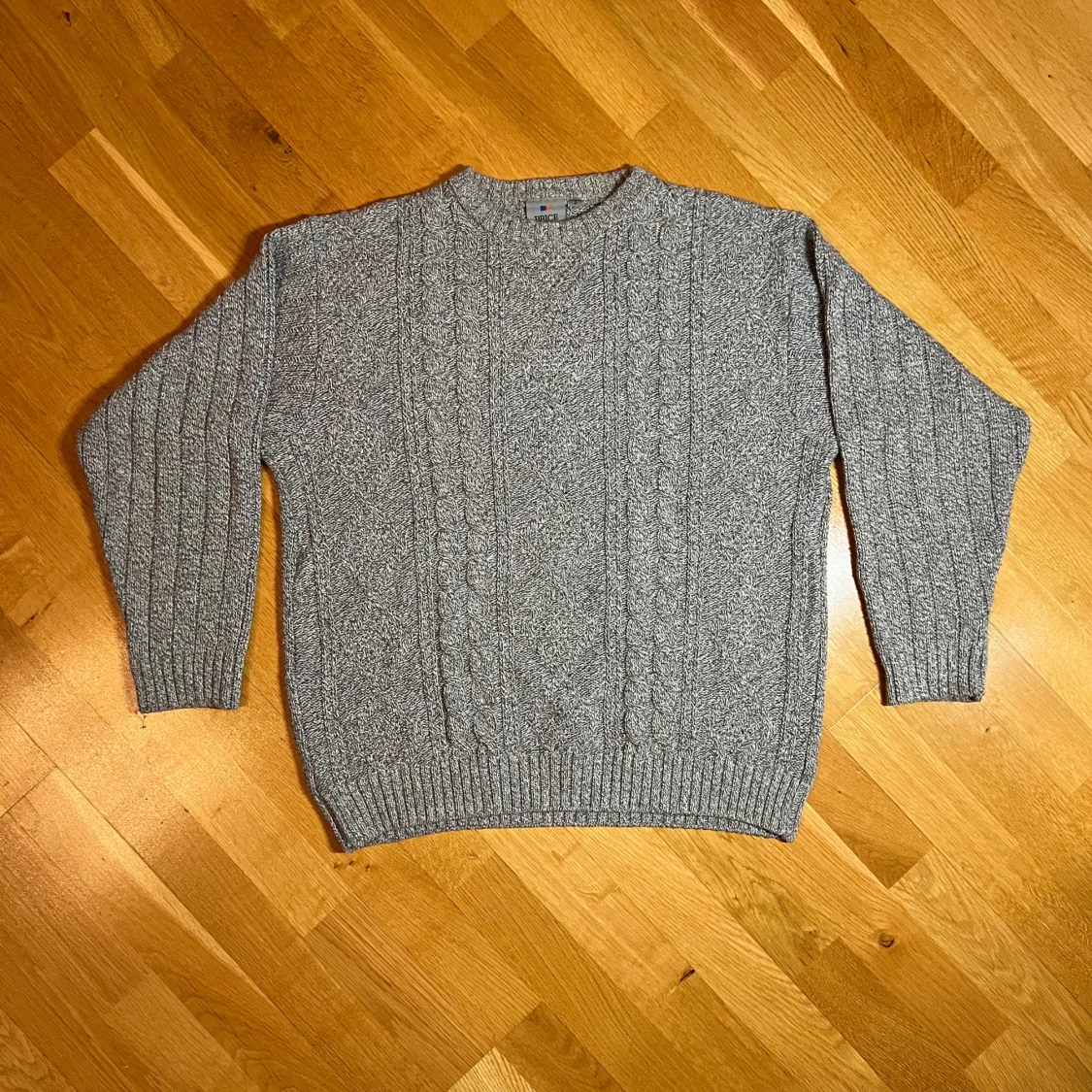 Kabelstickad tröja Grå