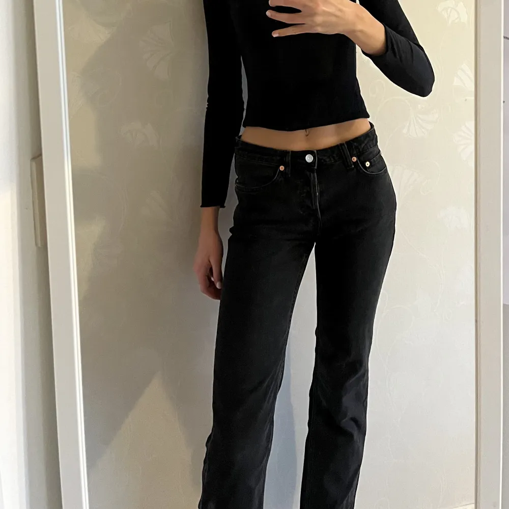 Helt nya weekday jeans 27/32. Säljer då dom är för korta på mig som är 183 💕. Farkut & Housut.