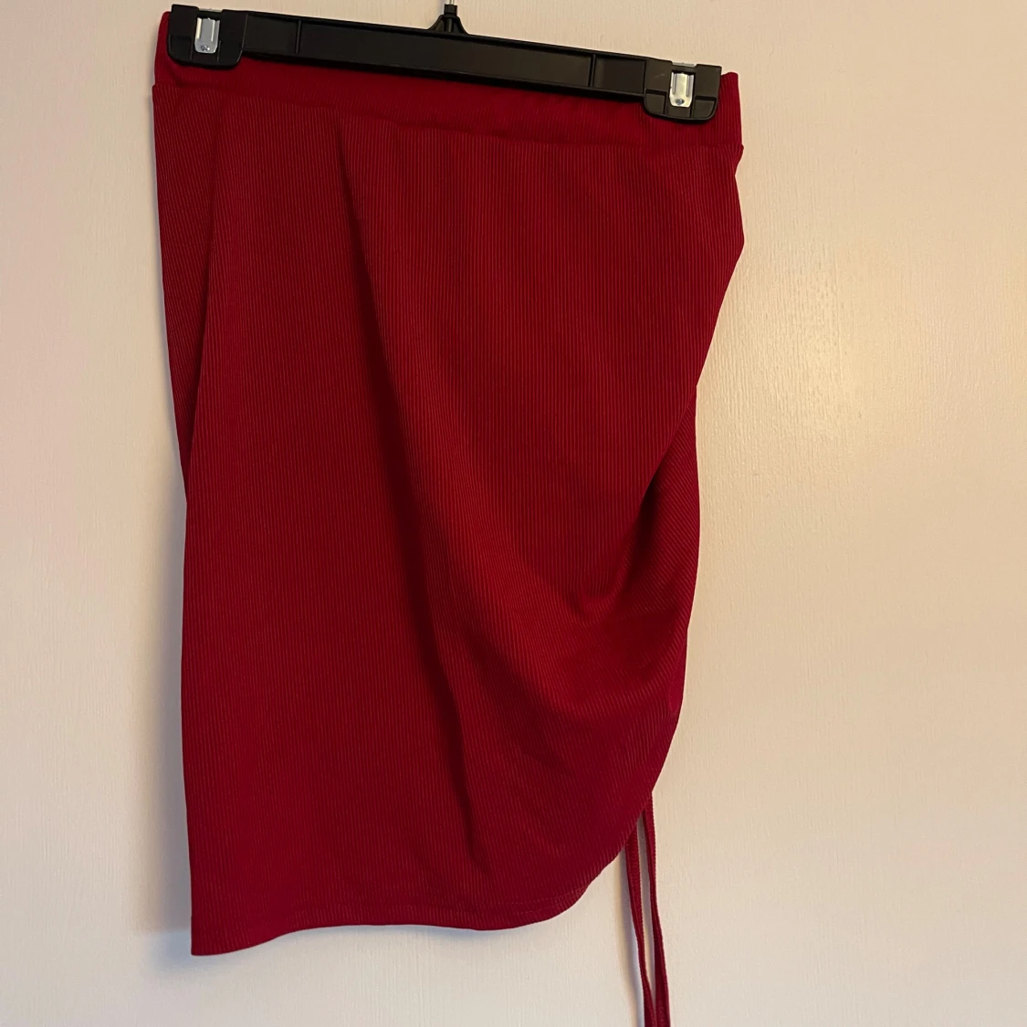 Röd kjol med snörning - 90