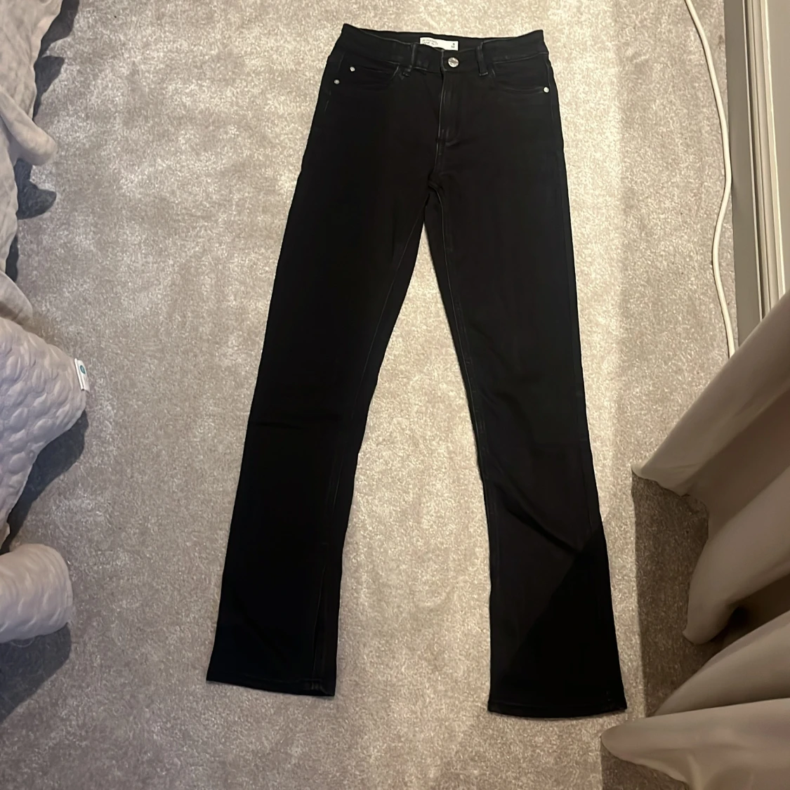 Svarta Gina Tricot jeans med slits - 91
