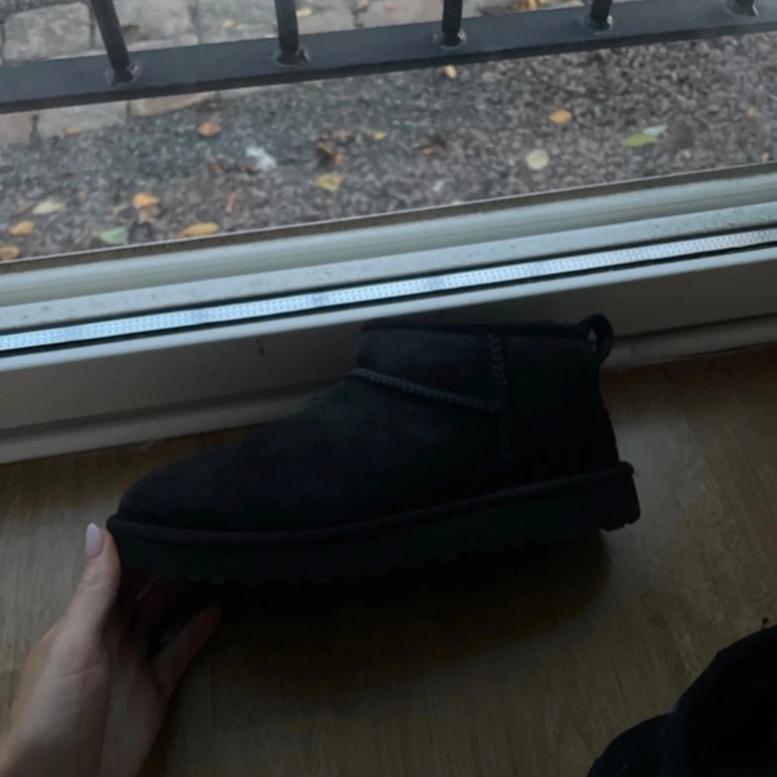 Svarta UGG mini i mocka - 91