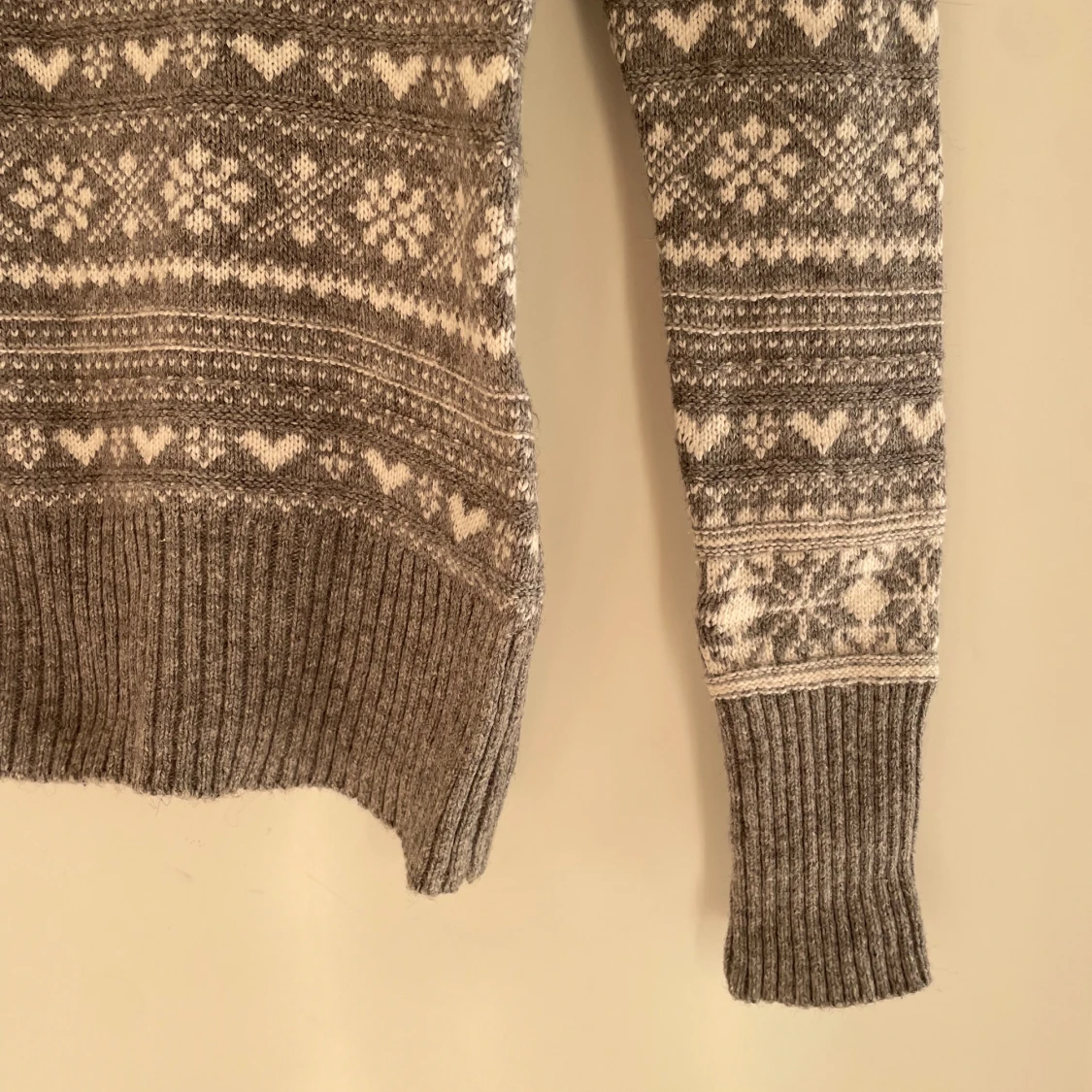 Grå stickad tröja från H&M - 91