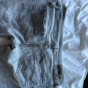 Bootcut jeans  - Skitsnygga från Tommy hilfiger köpta från Sellpy, i bra skick, omsydda till bootcut. S/XS💗