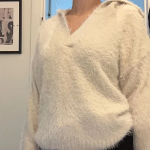 Teddy liknande tröja - Kommer från Gina, inköpt för kanske 2 år sen men inte använt mer än 3-4 gånger  Storlek s men upplever den vara större 