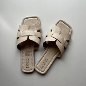 Helt nya sandaler - Helt nya oanvända sandaler i storlek 38.