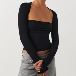 Långärmad tröja  - Långärmad tröja i fint skick! Passar både till fest och vardag 