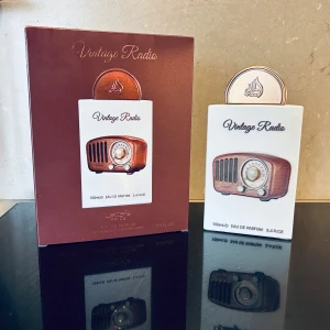 Lattafa Vintage Radio  - Lattafa Vintage Radio. Inspirerad av Initio Paragon. Flaskan är i nyskick och max 5ml taget så 95ml kvar