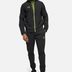 Under armour tracksuit - Säljer en exakt likadan under armour tracksuit, kontakta vid intresse