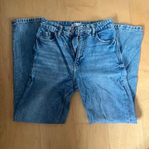 Straighta jeans från zara  Nästan aldrig använda