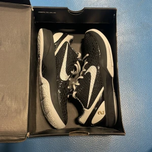 Kobe 6 mambacita - Använda fåtal gånger är i jätte bra skick passar 40-41.