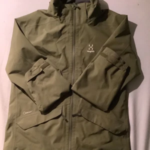 Haglöfs jacka i ny skick säljer pga passar inte längre  - I ny skick 