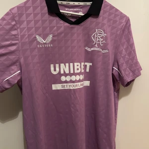Rangers FC matchtröja - Rangers FC 2021/2022 tredje ställ. Jättebra kvalitet, använd ett fåtal gånger