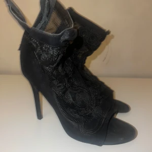 Klackskor  - Storlek 37, 10/11cm! 