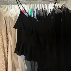 Volangtopp - Från Gina Tricot storlek M