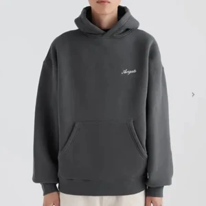 Axel Arigato Chain Hoodie - Säljer en snygg mörkgrå hoodie från Axel Arigato. Storlek XS men väldigt oversize. Köpt för 3000kr och knappt använd. 