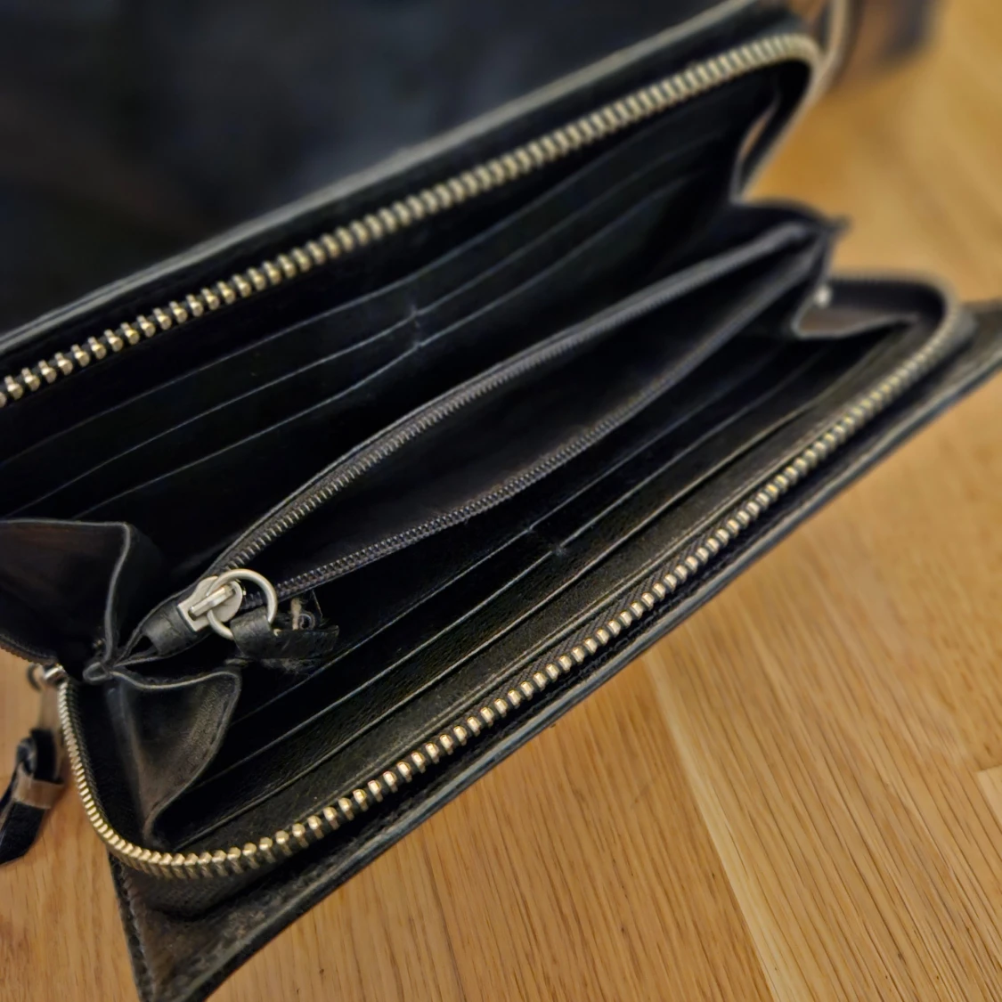 Svart väska och plånbok från DKNY - 92