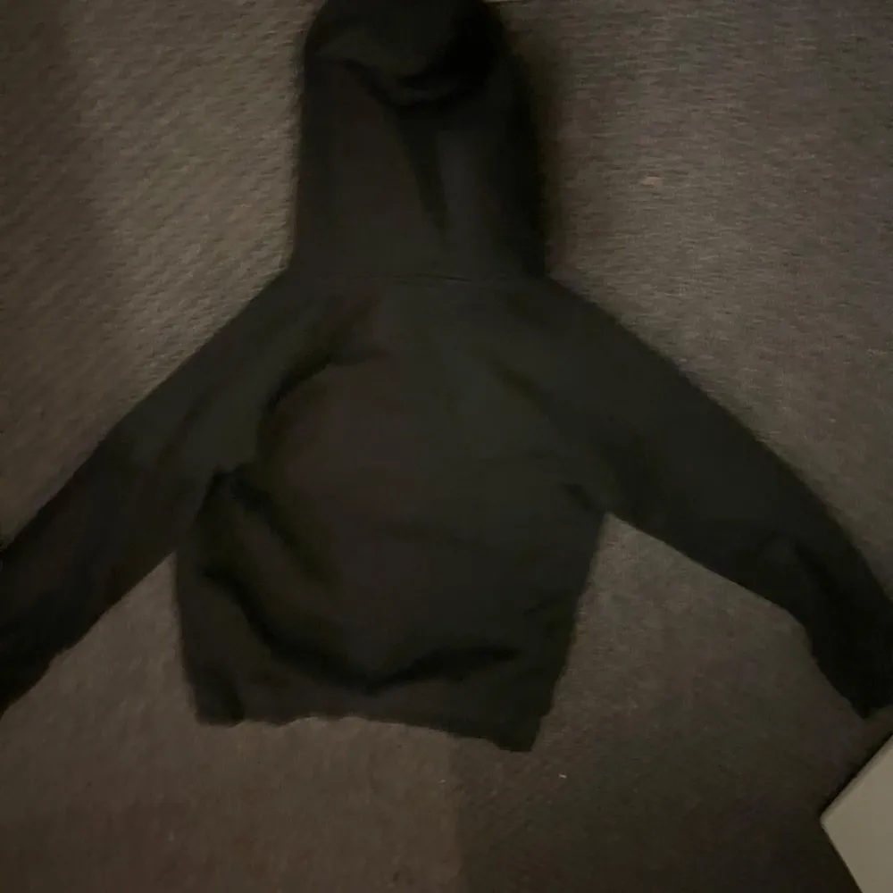 En fin Gant hoodie i väldigt bra skick . Hoodies.