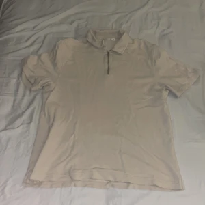  Half Zip Tröja från Dobber - Säljer denna snygga Zip tröja från dobber då jag inte använder den💯Ny pris 700 kr säljer för en steal💯🔥