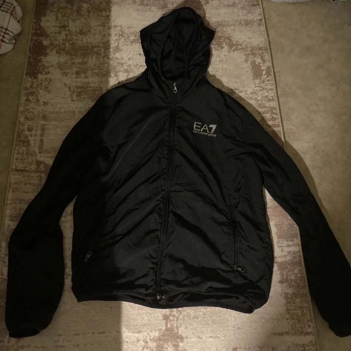 Svart Ea7 Windbreaker
