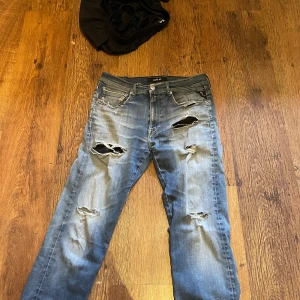 Replay Jeans  - Hej säljer nu ett par replay jeans i storleken W32 L32. Pris 299