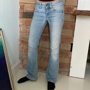 Lågmidjade G-Star Raw jeans  - Lågmidjade bootcut jeans storlek: W27 L32 ❤️  Nästan helt oanvända 🌟 Köparen står för frakten!!