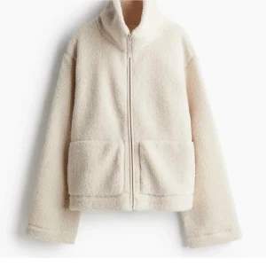 Jacka i pile - Beige super fin jacka från HM som inte kommer till användning🤎🤎