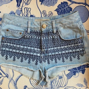Söta jeanshorts - Så söta jeanshorts från Topshop Moto, jättegamla så går inte att få tag på längre💗