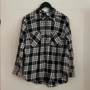 Skjorta - Använd fåtal gånger!