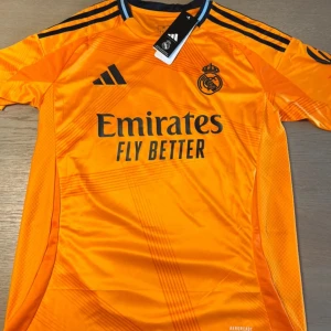 Endrick  - Endrick orange real Madrid tröja 