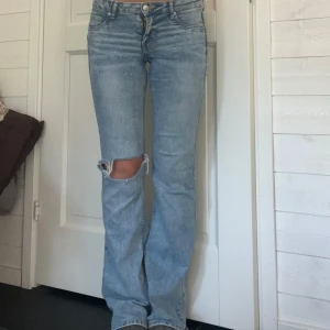 Håliga jeans - Så snygga Bootcut med hål.