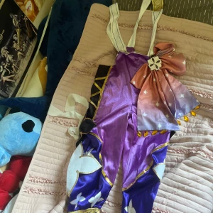 Dori cosplay - Köpt för ett år sen o använd ett par fåtal gånger. Dms om du funderar på nåt!! (Snälla nån köp behöver utrymme i min garderob😢)