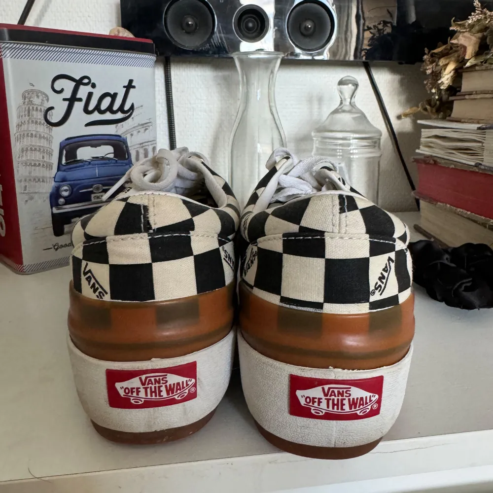 Häftiga chunky Vans som är endast använda 1-2 ggr då jag insåg att detta inte är min stil 🥹 Köparen står för frakt eller hämtas i Malmö 💖. Skor.