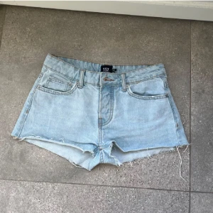 Jeansshorts  - Jättefina jeansshorts från lager! 
