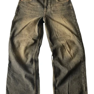 BGD baggy jeans - !!PRISET KAN DISKUTERAS!! BGD jeans köpta från junkyard i stockholm för 800kr, använda ett par gånger. W26 men är passar mig löst som har 30… 