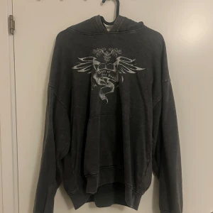 Skön Hoodie från H&M - En mjuk mörkgrå hoodie från h&m. Storlek S. // Hör gärna av dig vid frågor!! 