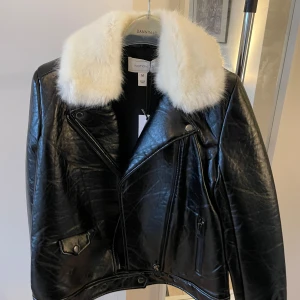 Jacka - Höstig jacka från Nelly i nyskick! Storlek M 🍂