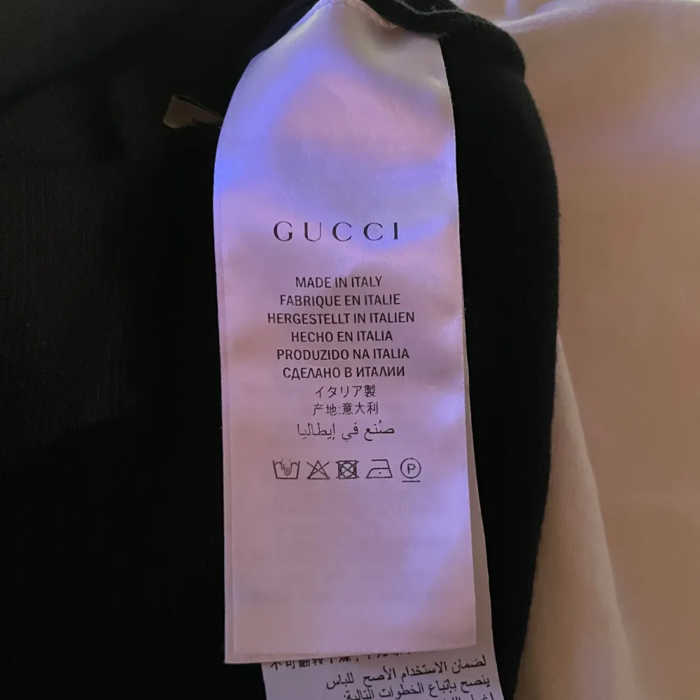 Gucci piké använd men bra skick  . T-shirts.