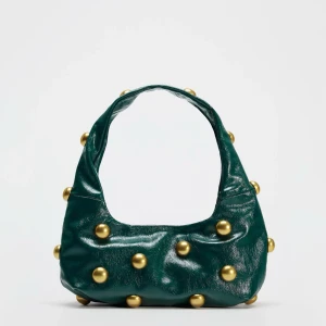 Zara väska  - Säljer denna väska som är helt oanvänd som jag ej kunde lämna tillbaks då jag klippte av lappen! Nypris: 399❤️❤️