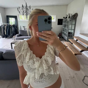 Topp från Zara - Den är användbar nån enstaka gång, är i jättefint skick!😍