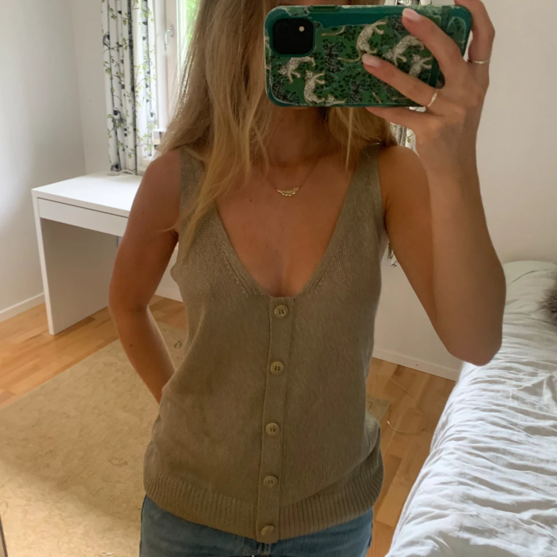 Stickad topp med knappar - 90