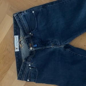 Jacob Choen Jeans - Säljer nu ett par av mina jacob choen jeans då dem har blivit för små för mig. I riktigt bra skick som nya. Storlek 34