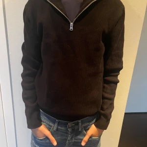 Zip upp hoddie - Säljer denna zip upp hoddie från jackNJones ny pris 799
