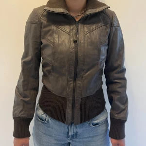 Skinnjacka - Från Vero moda! Bra skick!