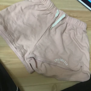 Rosa shorts  - Rosa shorts, mysig shorts bra kvalite knappt använda