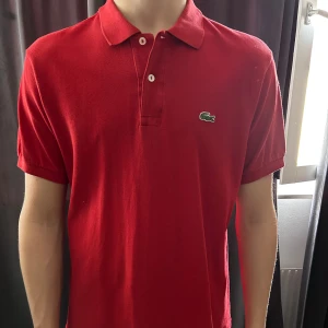 Lacoste Piké  - S-M passar båda, priset är inte hugget i sten